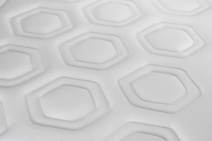 Pack lit complet 140x190 cm - Matelas + Sommier Blanc (en kit) + 2 oreillers + Couette - Vital Care