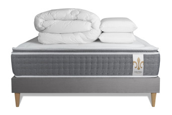 Pack lit complet 140x190 cm - Matelas + Sommier Gris (en kit) + 2 oreillers + Couette - Vingt-Six PLUS Pack lit complet 140x190 cm - Matelas + Sommier Gris (en kit) + 2 oreillers + Couette - Vingt-Six PLUS
