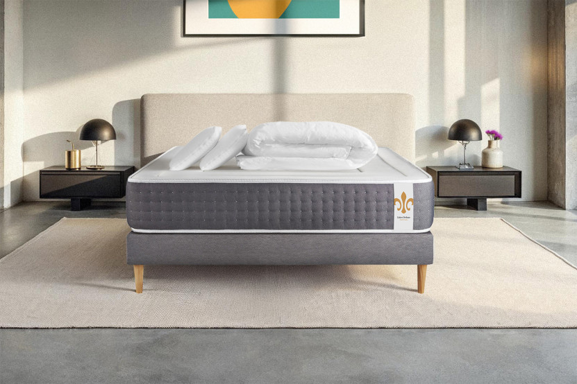 Pack lit complet 140x190 cm - Matelas + Sommier Gris + 2 oreillers + Couette - Vingt-Six