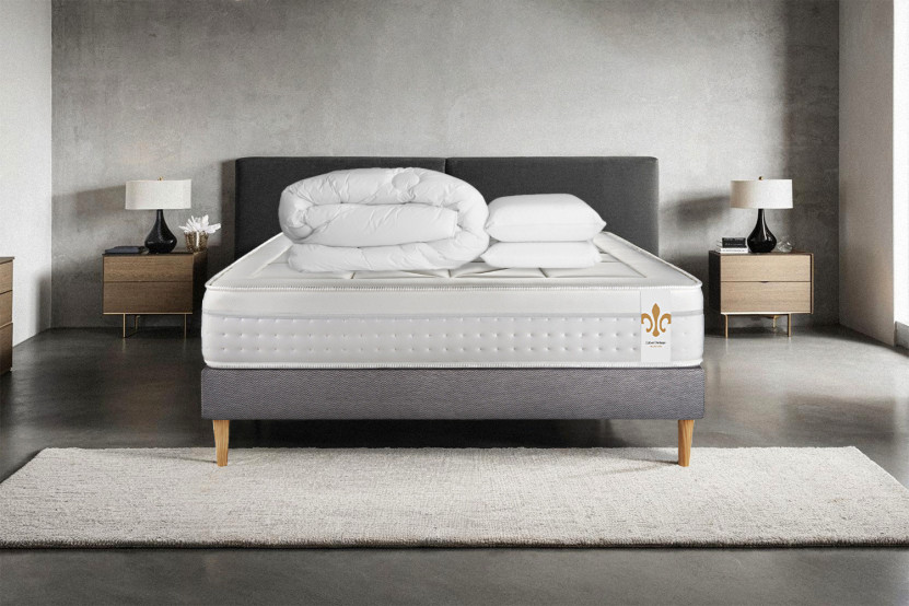 Pack lit complet 140x190 cm - Matelas + Sommier Gris (en kit) + 2 oreillers + Couette - Vingt-Huit