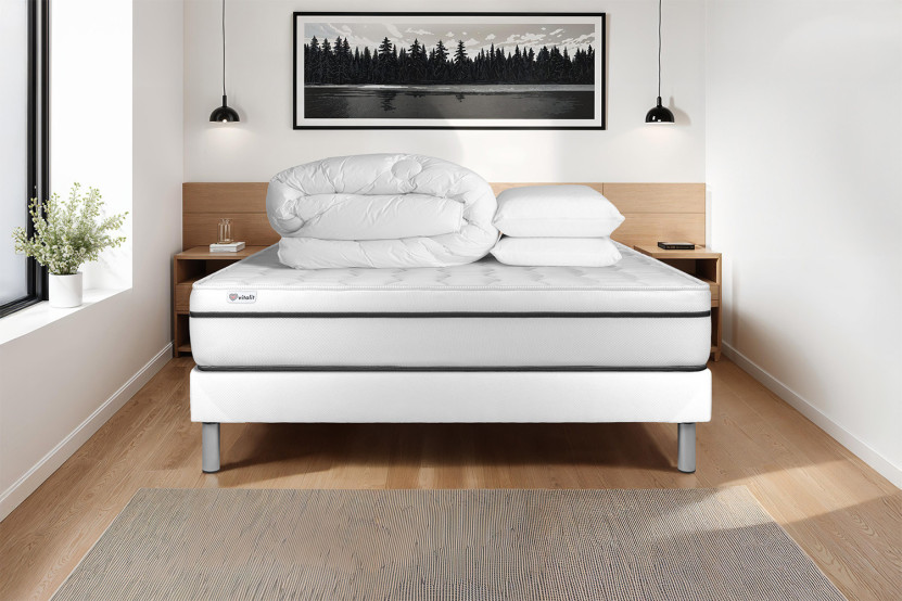 Pack lit complet 140x200 cm - Matelas + Sommier Blanc (en kit) + 2 oreillers + Couette - Vital Spa