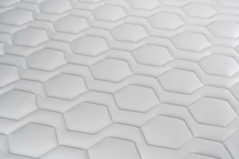 Pack lit complet 160x200 cm - Matelas + Sommier Gris (en kit) + 2 oreillers + Couette - Vital Spa