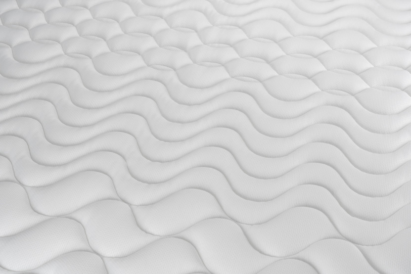 Pack lit complet 140x190 cm - Matelas + Sommier Gris (en kit) + 2 oreillers + Couette - Vital Power Zen