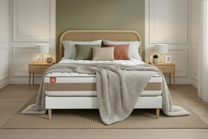Pack lit complet 160x200 cm - Matelas + Sommier Blanc (en kit) + 2 oreillers + Couette - Le Délicat