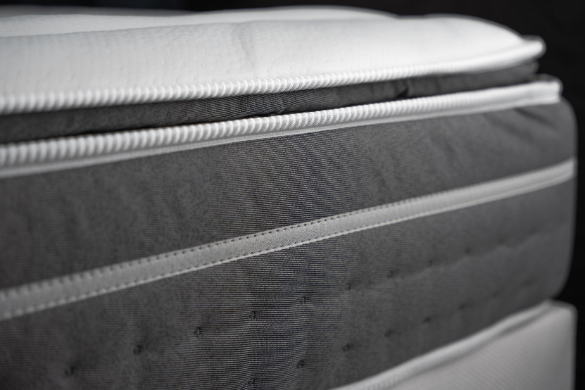 Pack lit complet 140x200 cm - Matelas + Sommier Blanc (en kit) + 2 oreillers + Couette - Trente PLUS